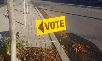 A sign directs voters to a municipal polling station in Wortley Village, October 24, 2022. (Photo by Craig Needles, Blackburn Media)