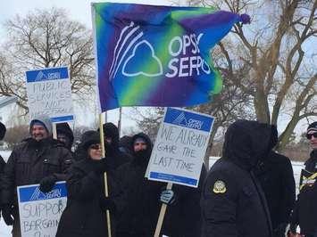 Correctional Officers rally outside the Elgin Middlesex Detention Centre. January 5, 2015. Photo by Ashton Patis. 