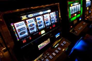 Photo of slot machine courtesy of © Can Stock Photo Inc. / korzeniewskidan