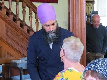 Federal NDP Leader Jagmeet Singh speaks with clients of My Sisters' Place in London. (File photo by Miranda Chant, Blackburn Media)