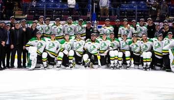 London Knights with the Wayne Gretzky Trophy (Photo by: London Knights Twitter page)