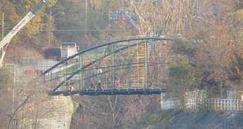 Crews prepare Blackfriars Bridge to be removed for restoration work, November 14, 2017. (Photo by Miranda Chant, Blackburn News)